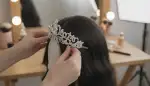Diademe auf Perücken: Perfekter Halt