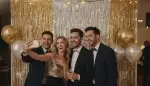 Folienvorhang Party: So gelingen glanzvolle Kulissen