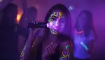 UV Make-up: Leuchtende Looks unter Schwarzlicht